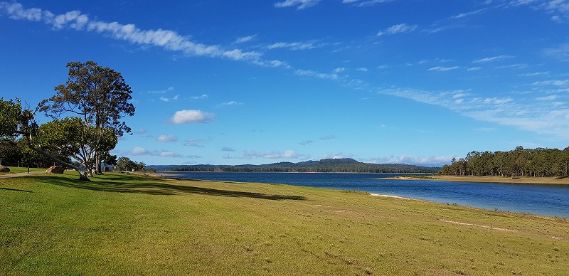 ケアンズから行ける近郊の観光地 その② - ティナルー湖とダンバラ国立自然公園