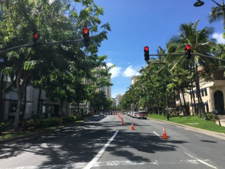 ワイキキ・カラカウア大通りのオープンストリート