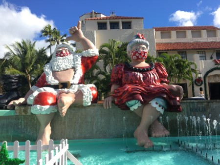 ハワイ シャカサンタとクリスマスツリー