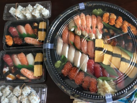 ハワイ 「Fish & Rice」の寿司で井戸端会議