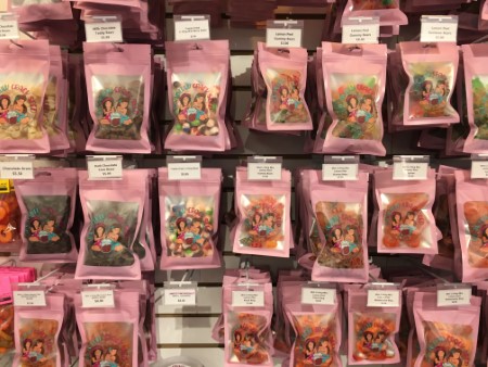 ハワイ　「亀パン」と「チョコあられ」