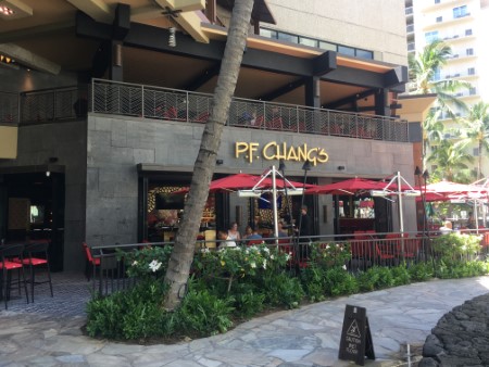 ハワイ 改装再オープンの「P.F. Chang’s」でランチ