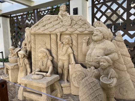 ハワイ クリスマスの砂の彫刻@シェラトンワイキキ正面玄関