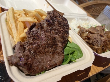 ハワイ　「肉の日」のステーキ