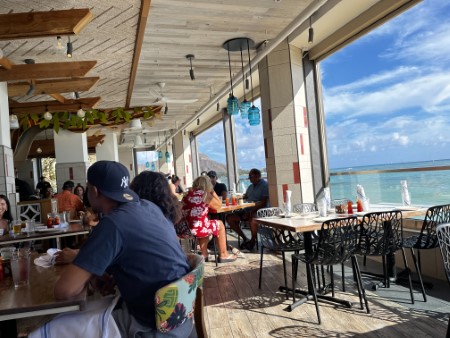 ハワイ　「Monkeypod Kitchen Waikiki」