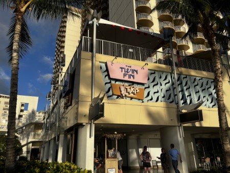 ハワイ The Twin Fin : Waikiki Beach Hotel