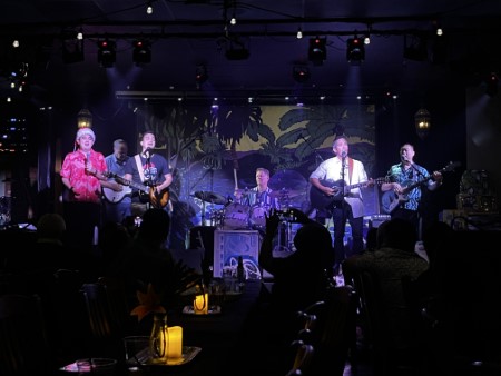 ハワイ　ManoaDNA 「BOYS & THIER TOYS」X’mas Concert