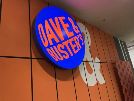 ハワイ　「DAVE ＆ BUSTER’S」アラモアナ店グランドオープン！