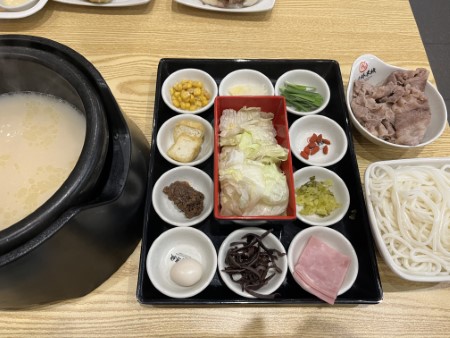 ハワイ 「TEN SECONDS YUNNAN RICE NOODLE」