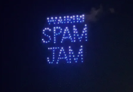 ハワイ 「WAIKIKI SPAM JAM」ドローンショー