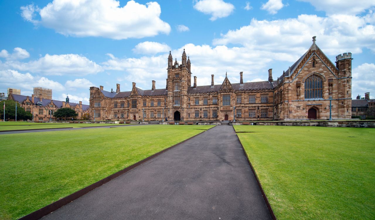 シドニー大学を観光で見学|一般旅行者の見どころ・歴史・入学難易度・有名卒業生