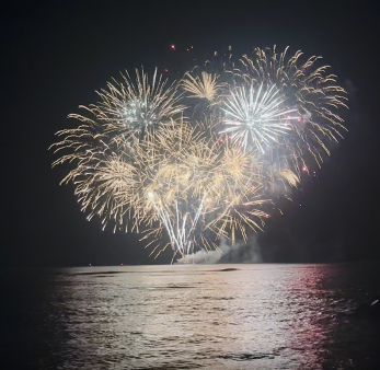 ハワイ　ワイキキ沖からの花火